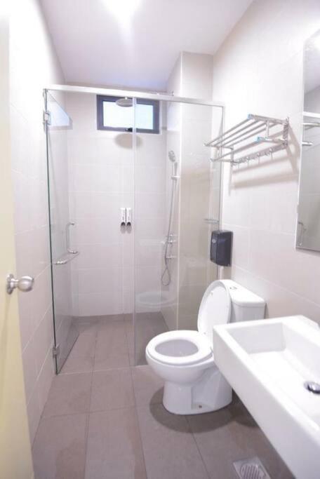 Cozy Haven Atlantis With Large Swimming Pool Apartment Malacca Exterior foto