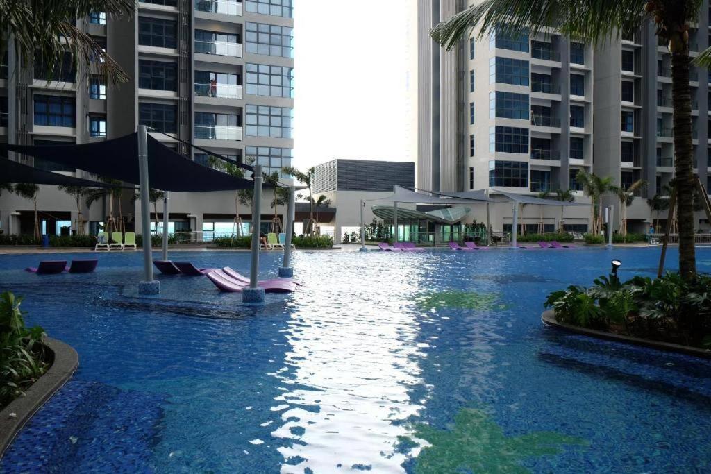Cozy Haven Atlantis With Large Swimming Pool Apartment Malacca Exterior foto